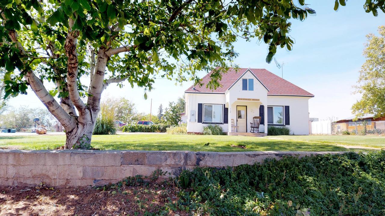 Hot Tub And Grandma'S Cottage, Charming And Nostalgic Blanding Exterior foto